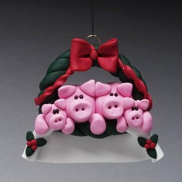 4 Pigs in a wreath